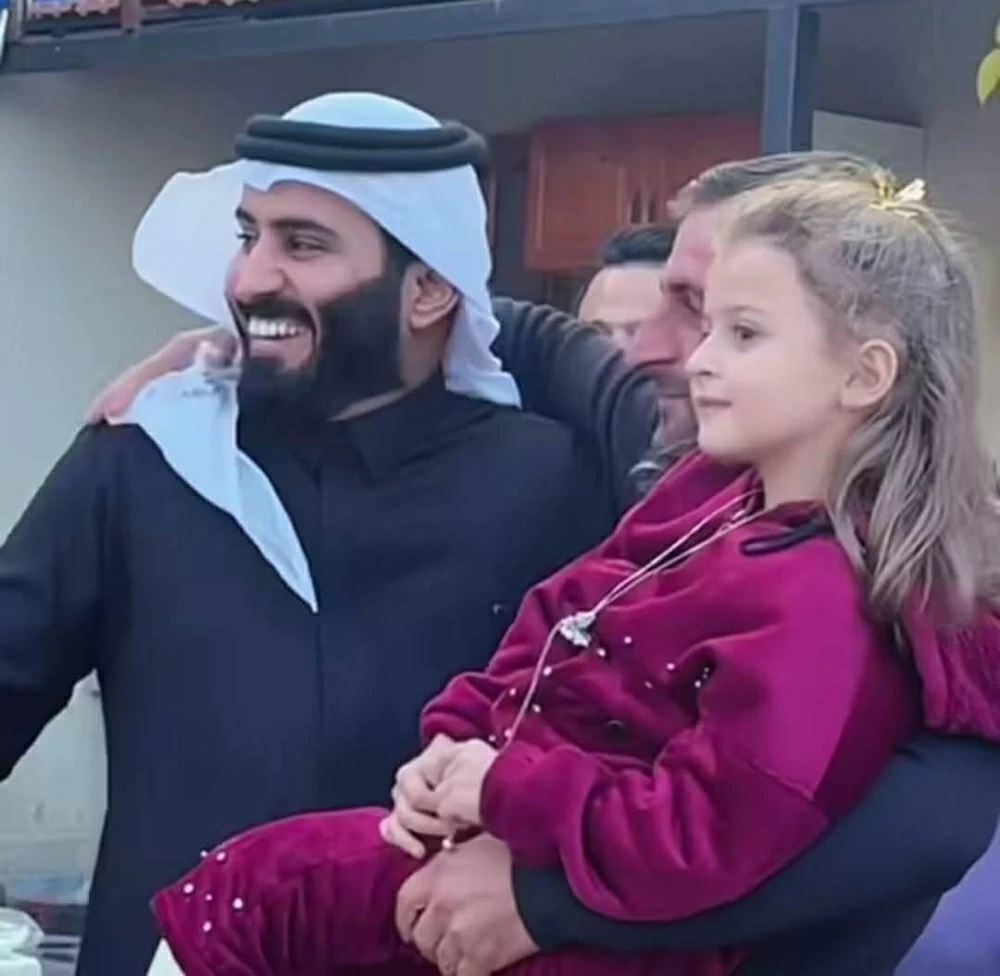 صانع محتوى سعودي يهدي الطفلة السورية إيلين سيارة فاخرة 