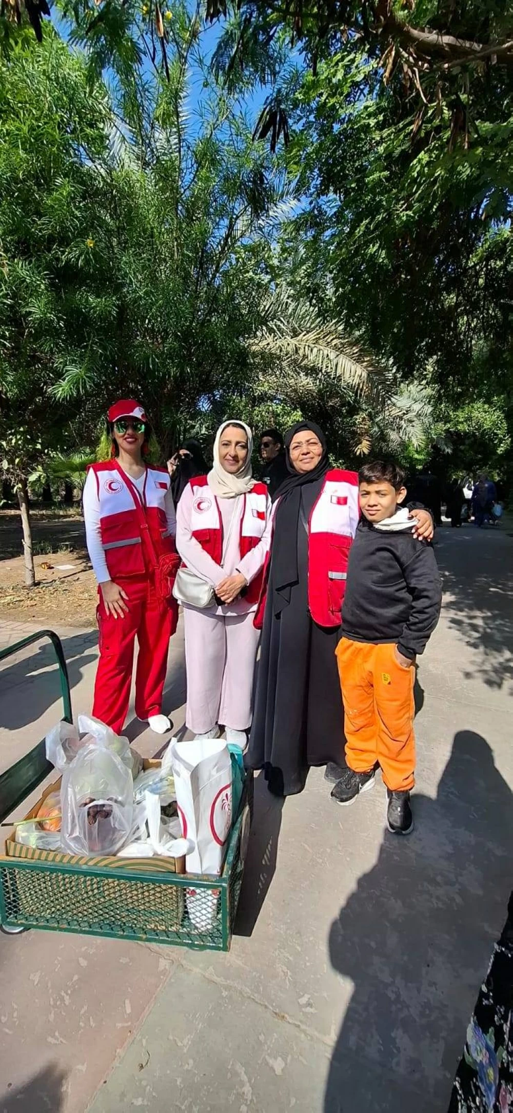 جمعية الهلال الأحمر البحريني تنظّم زيارة إلى سوق المزارعين