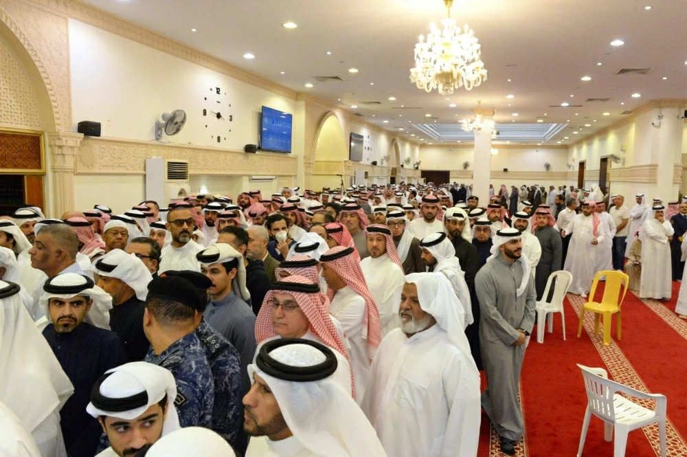 جموع غفيرة تودع العقيد المتقاعد خالد بن دينة لمثواه الأخير