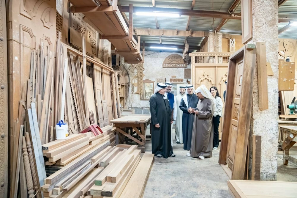 ولي العهد رئيس الوزراء يتفضل بزيارة لمهرجان ليالي المحرق