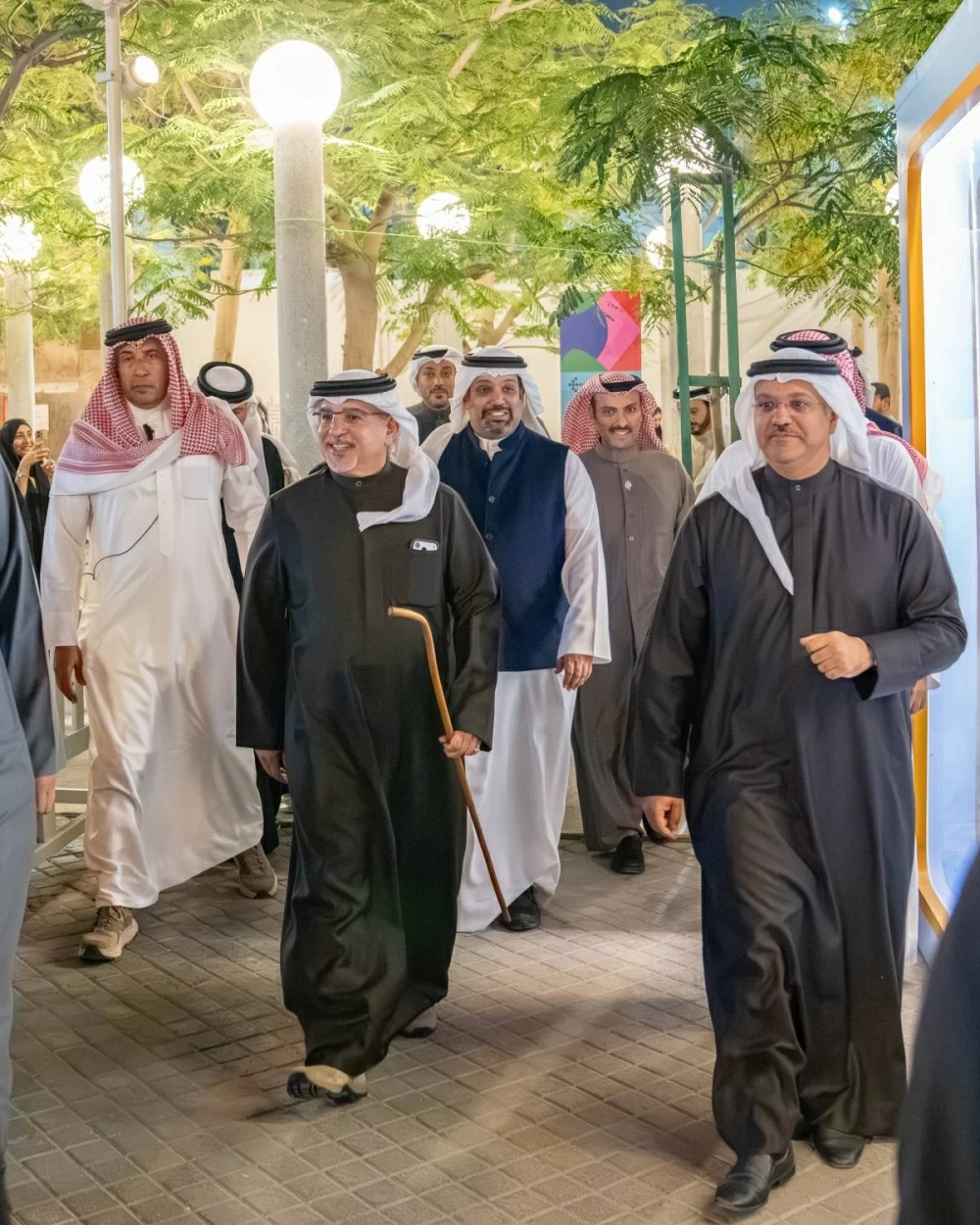 ولي العهد رئيس الوزراء يتفضل بزيارة لمهرجان ليالي المحرق 