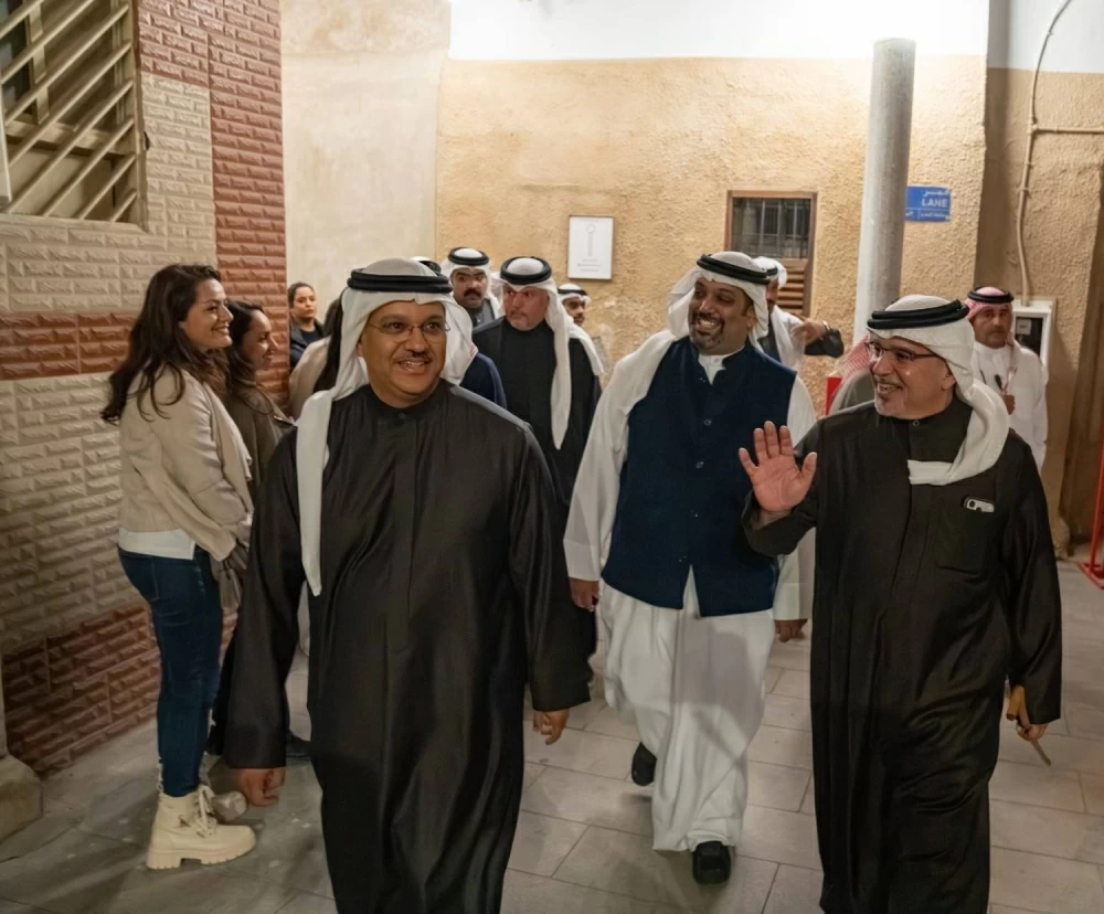 ولي العهد رئيس الوزراء يتفضل بزيارة لمهرجان ليالي المحرق