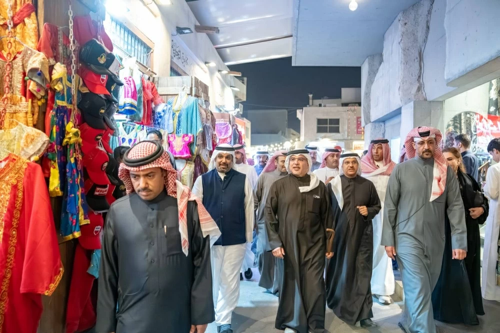 ولي العهد رئيس الوزراء يتفضل بزيارة لمهرجان ليالي المحرق