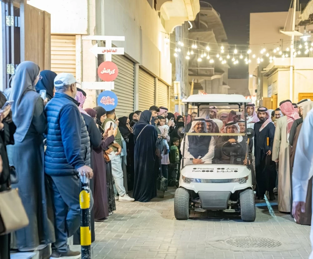 ولي العهد رئيس الوزراء يتفضل بزيارة لمهرجان ليالي المحرق