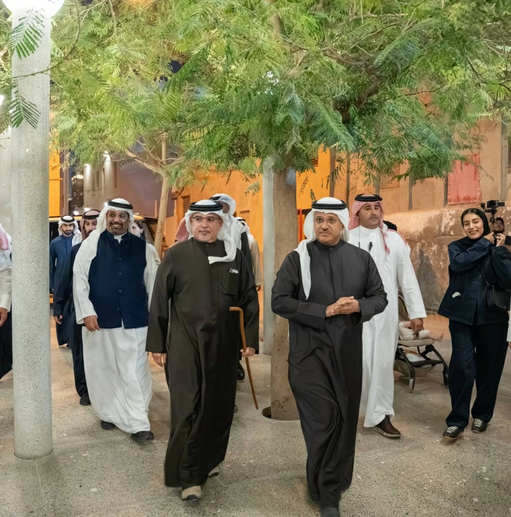 ولي العهد رئيس الوزراء يتفضل بزيارة لمهرجان ليالي المحرق