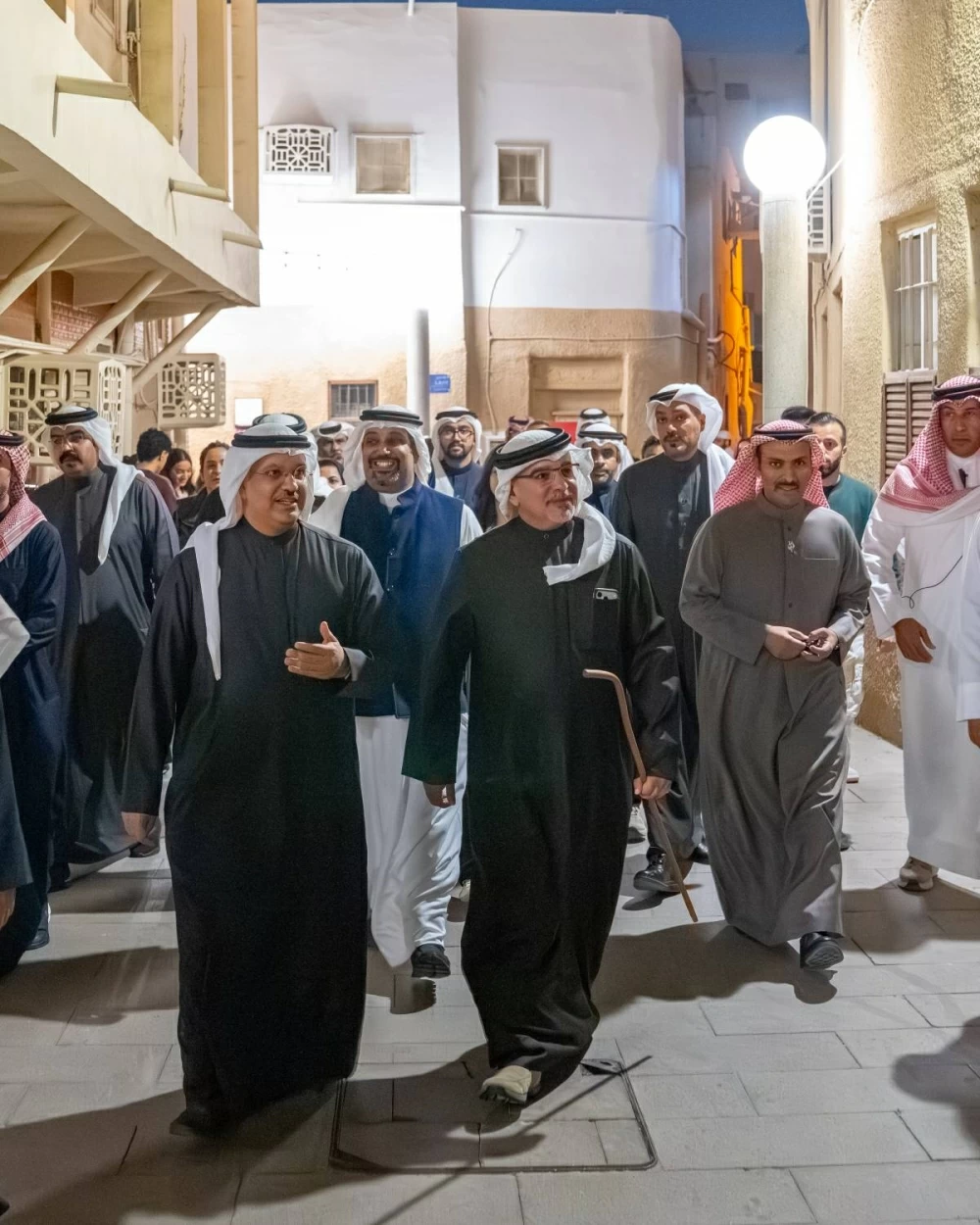 ولي العهد رئيس الوزراء يتفضل بزيارة لمهرجان ليالي المحرق