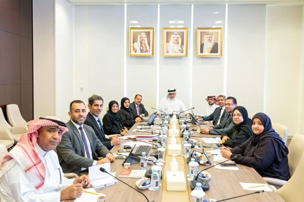 «خدمات النواب» ترفع تقريرها بشأن تنظيم سوق العمل لهيئة مكتب المجلس 