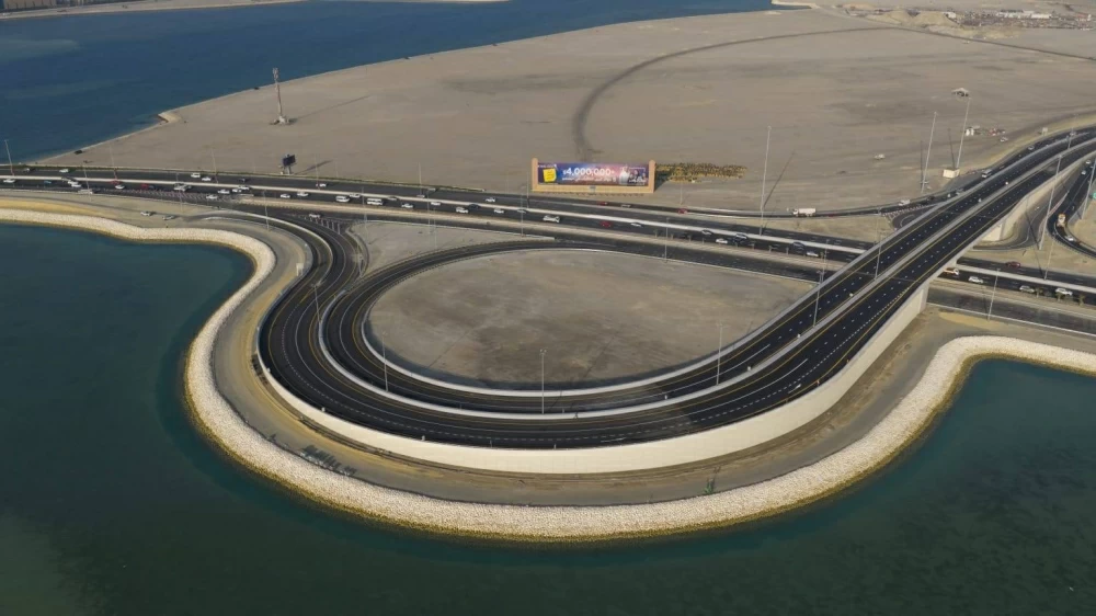 وزير الأشغال يعلن انطلاق الحركة المرورية على الجسر الرابط بين جسر الشيخ عيسى بن سلمان وشارع 105 بالبسيتين