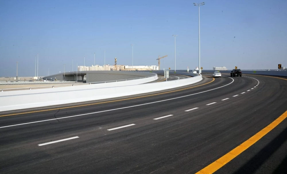 وزير الأشغال يعلن انطلاق الحركة المرورية على الجسر الرابط بين جسر الشيخ عيسى بن سلمان وشارع 105 بالبسيتين