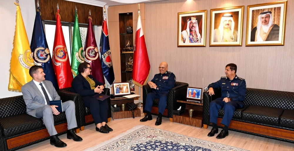 رئيس الشرطة يستقبل القائم بأعمال السفارة الأمريكية لدى البحرين 