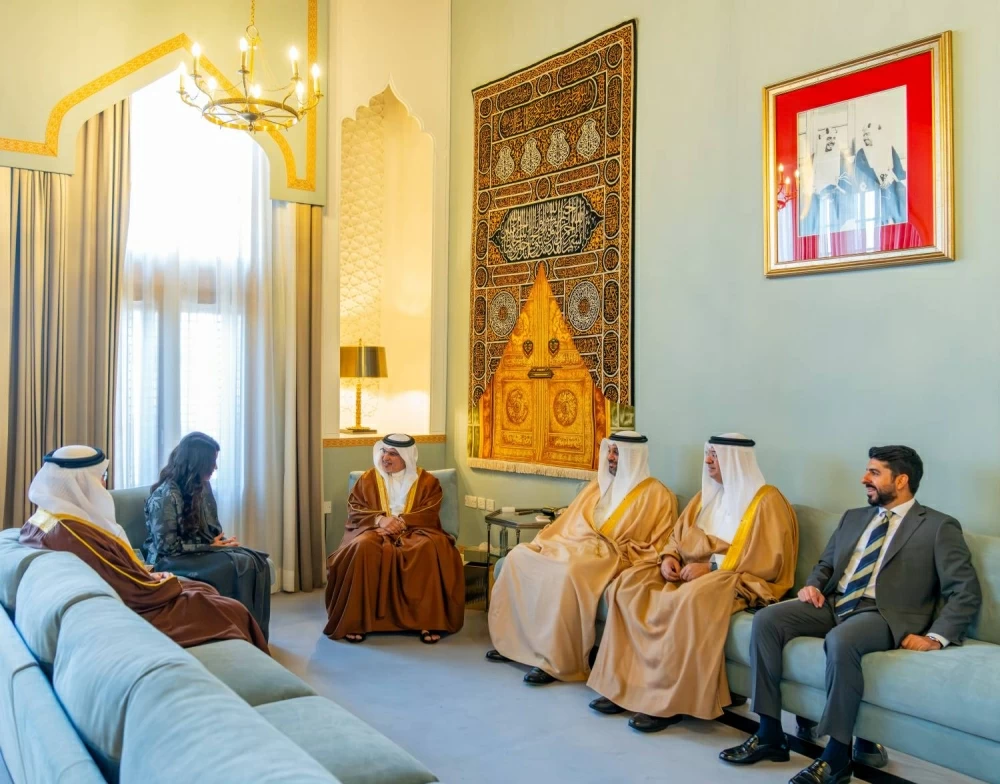 ولي العهد رئيس الوزراء يستقبل رئيسة جمعية اتحاد باريس مريم  الدوسري