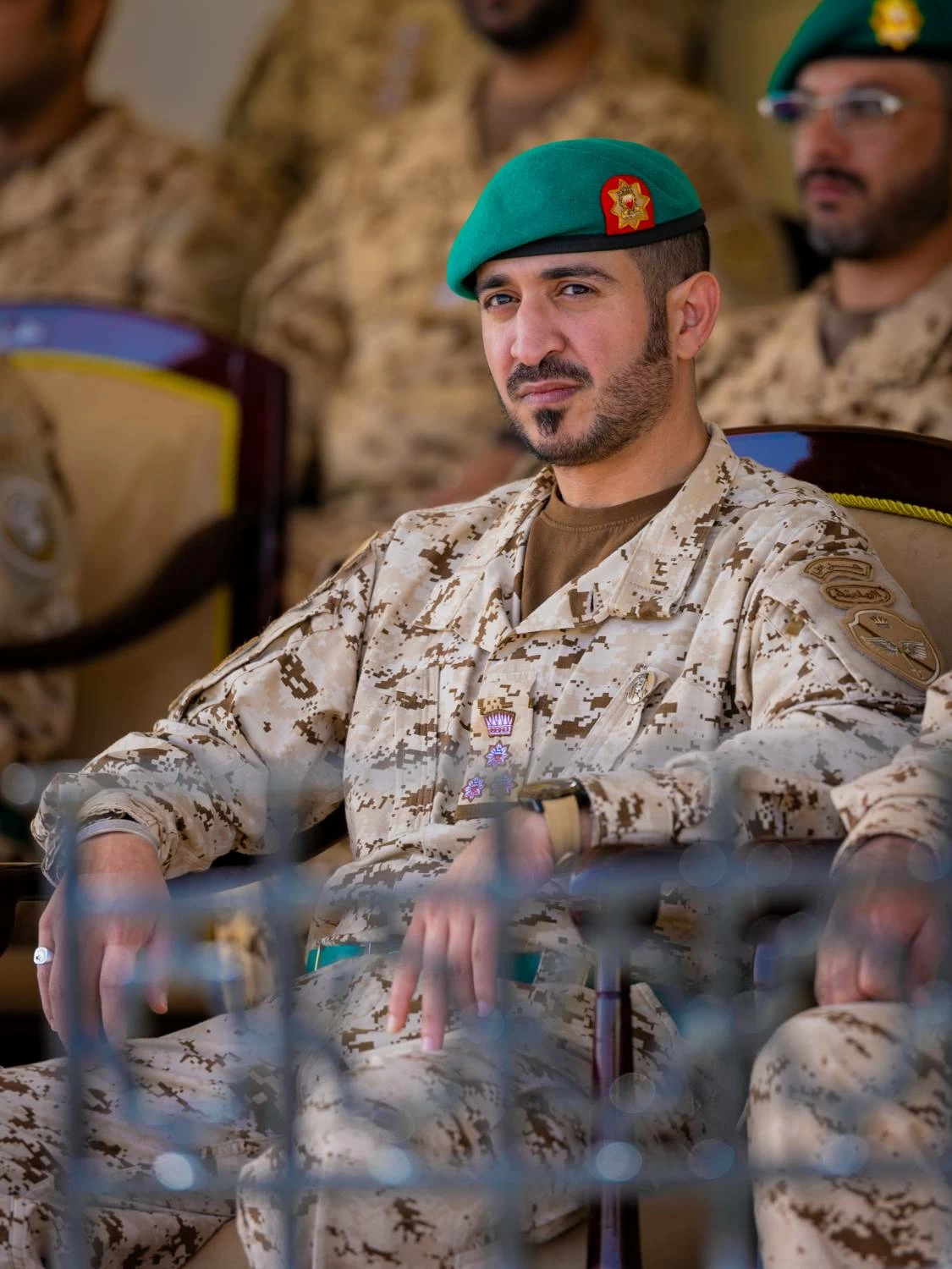 ناصر بن حمد يحضر طابور القائد للحرس الملكي