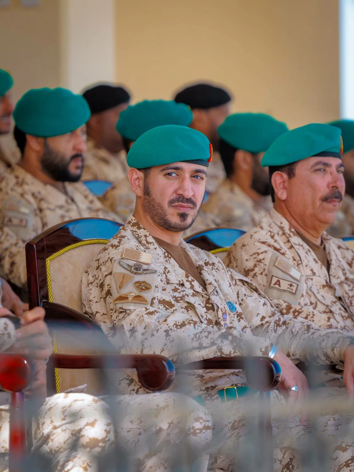 ناصر بن حمد يحضر طابور القائد للحرس الملكي