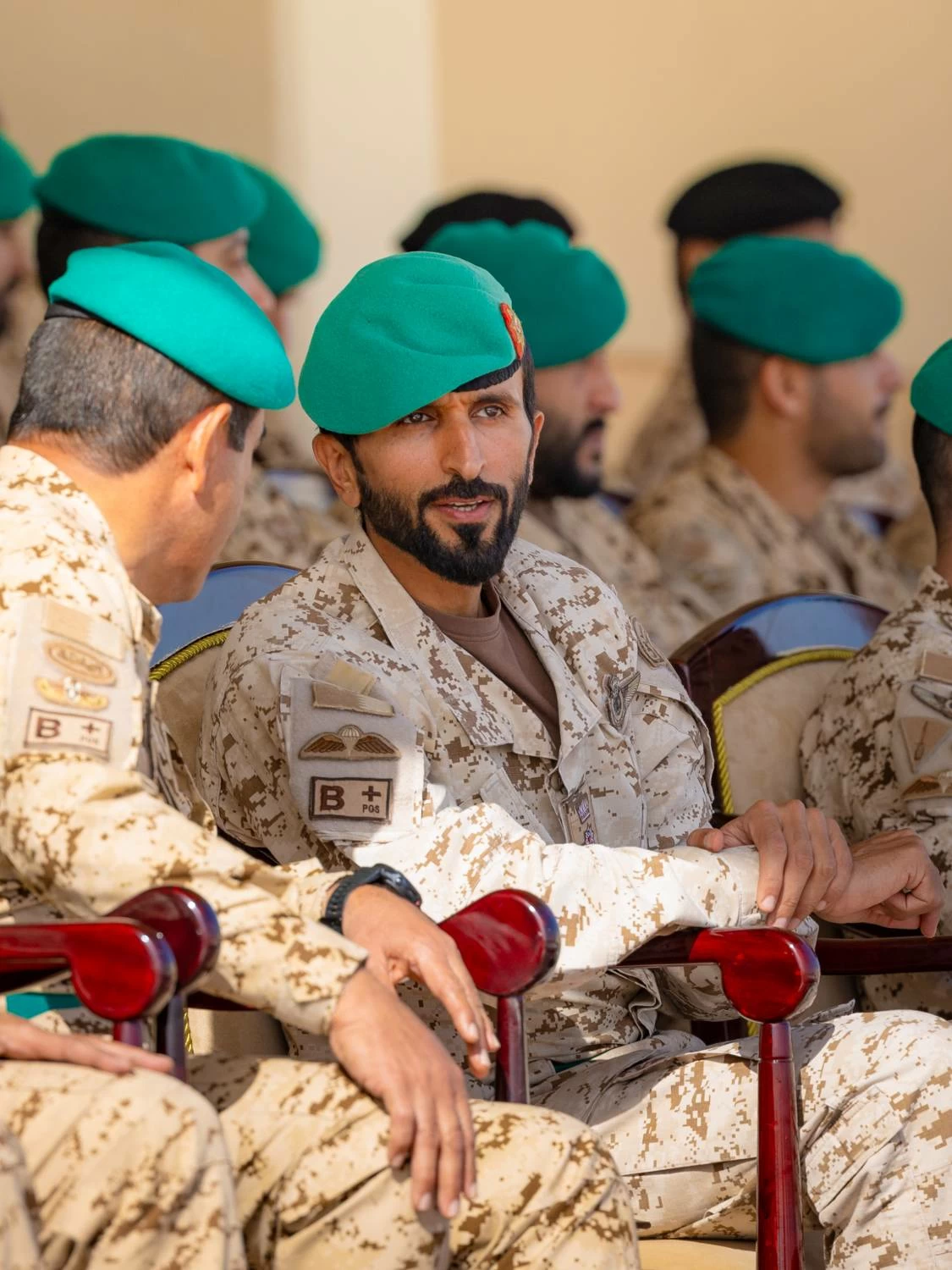 ناصر بن حمد يحضر طابور القائد للحرس الملكي