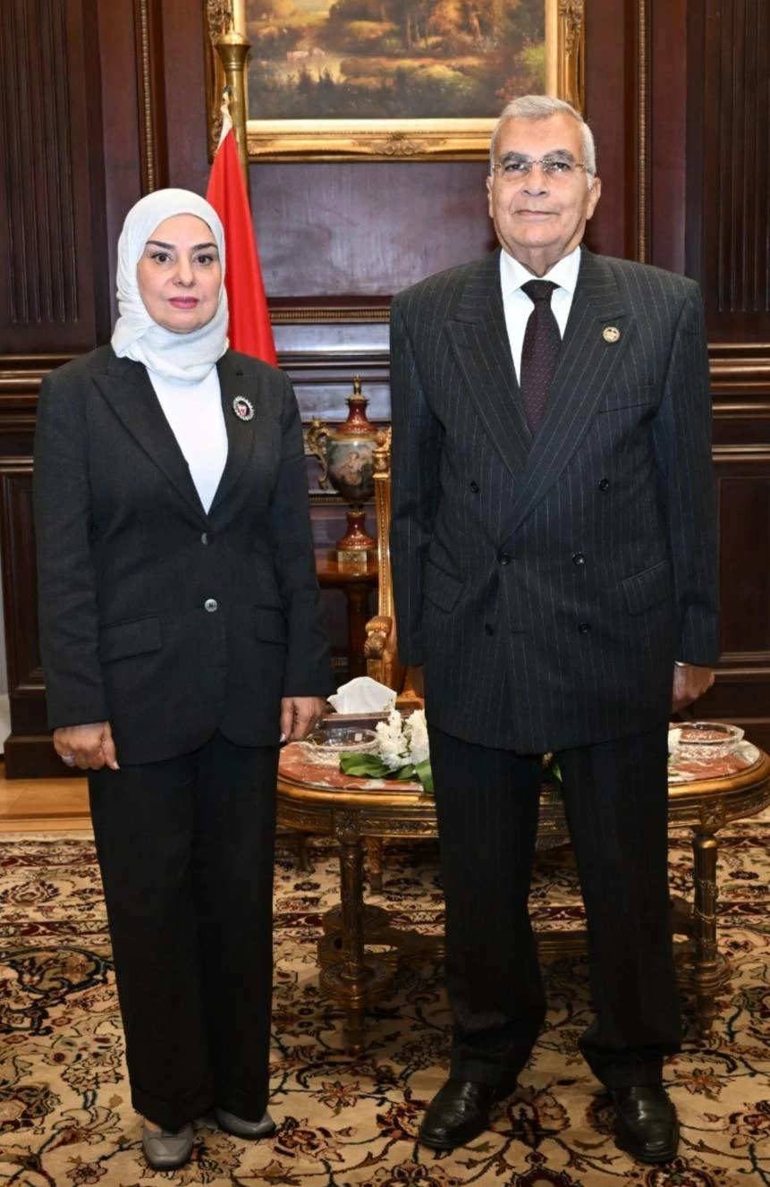 رئيس مجلس الشيوخ المصري يلتقي سفيرة البحرين في القاهرة 