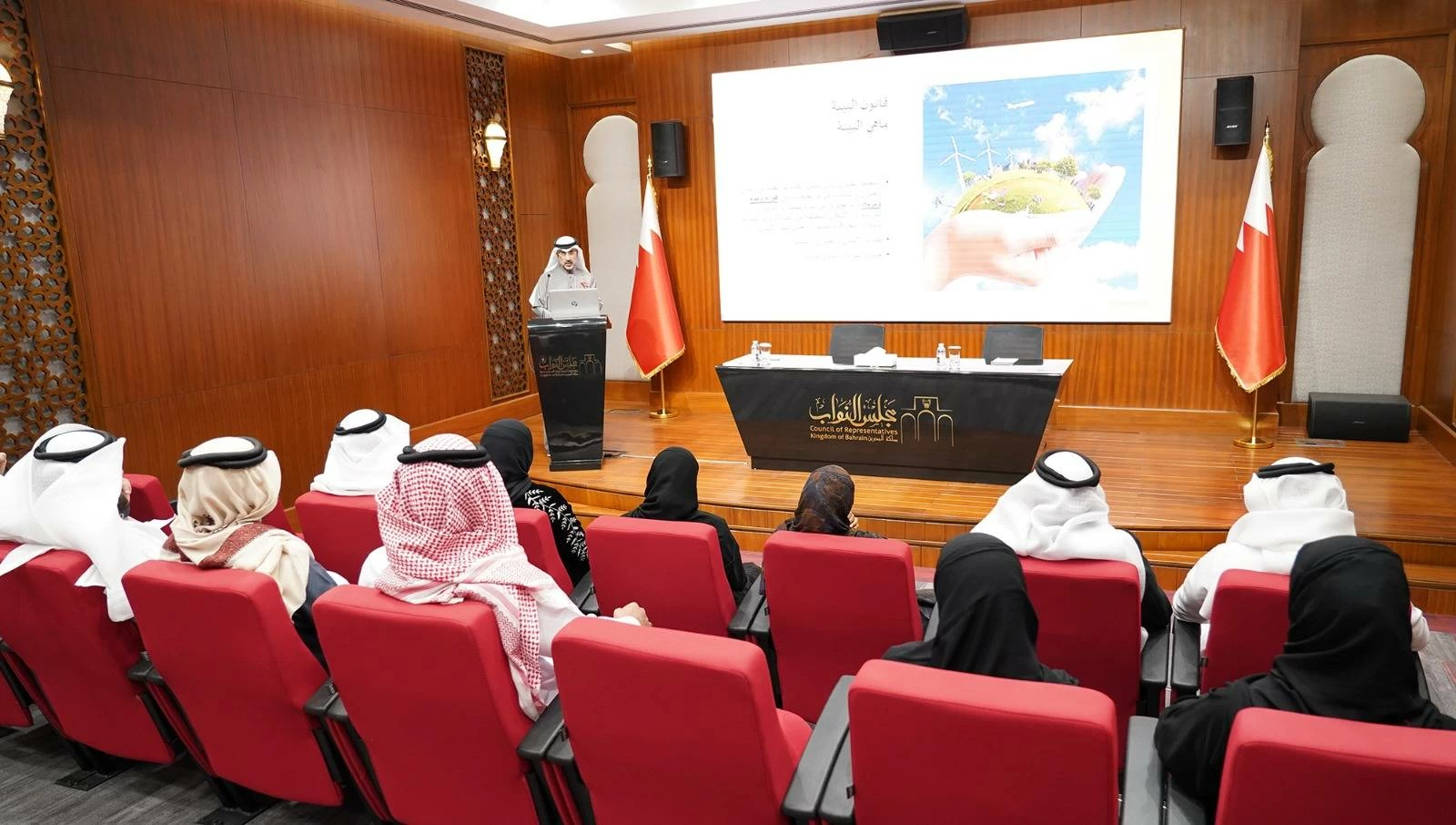 "السلامة والصحة المهنية" بأمانة النواب تنظم برنامجاً للتعريف بقوانين وتشريعات حماية البيئة وخطط حالات الطوارئ