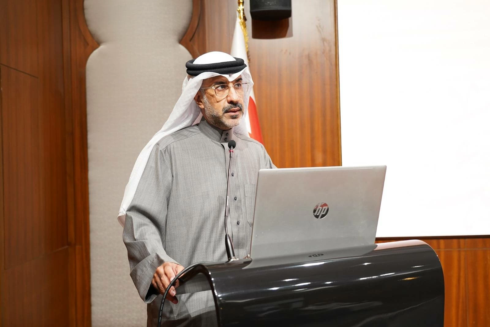 "السلامة والصحة المهنية" بأمانة النواب تنظم برنامجاً للتعريف بقوانين وتشريعات حماية البيئة وخطط حالات الطوارئ