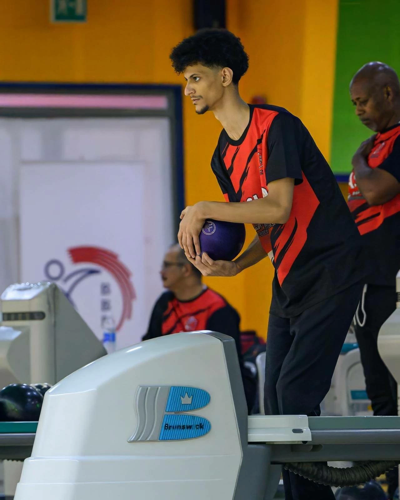 مشاركة خليجية ودولية واسعة تشعل المنافسة في بطولة العيد الوطني للبولينج 