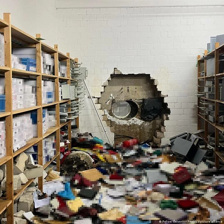 بطريقة هوليودية.. سرقة 90 مليون يورو من بنك في ألمانيا 