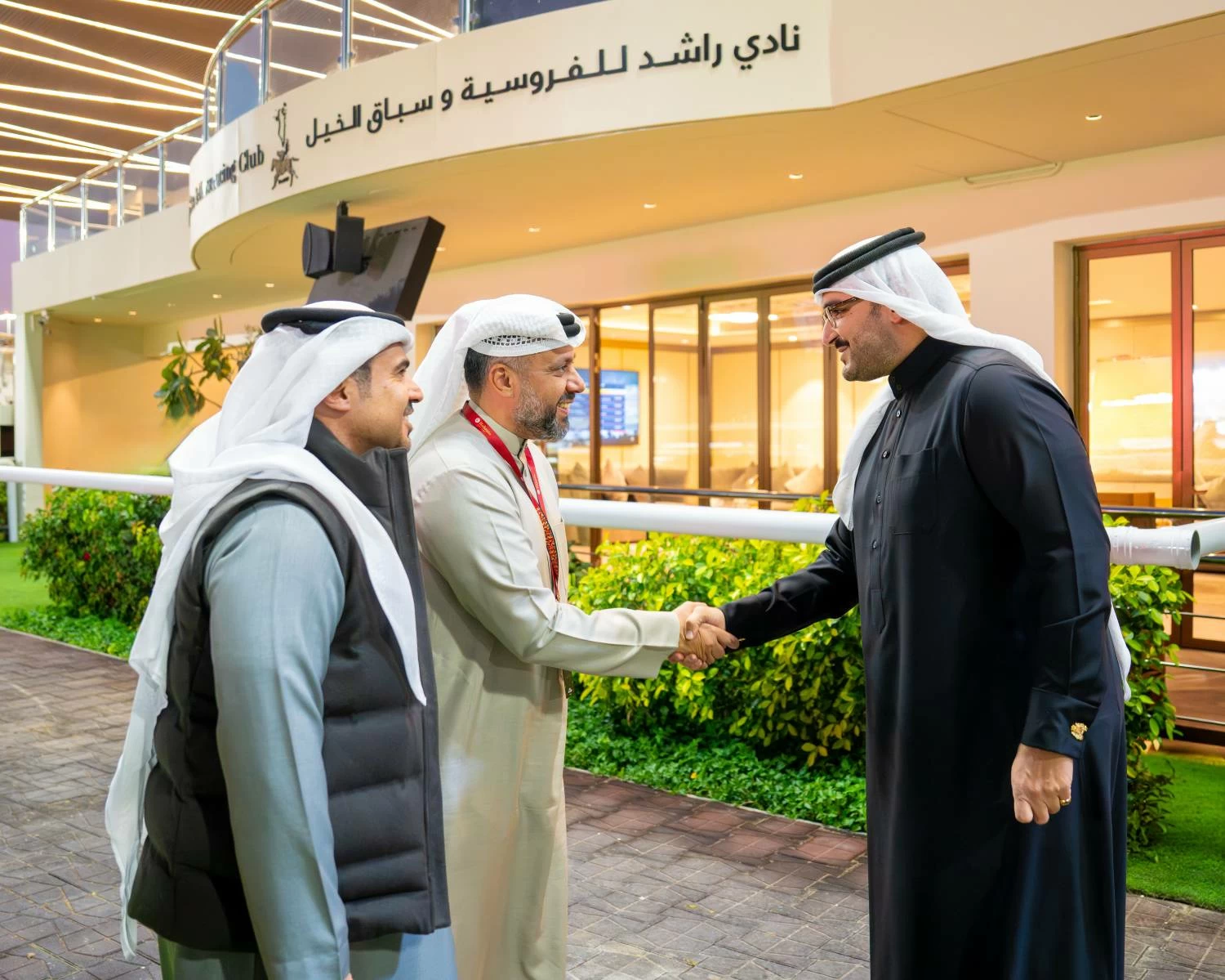 عيسى بن سلمان بن حمد يشهد الجولة الثانية لبطولة البحرين الدولية