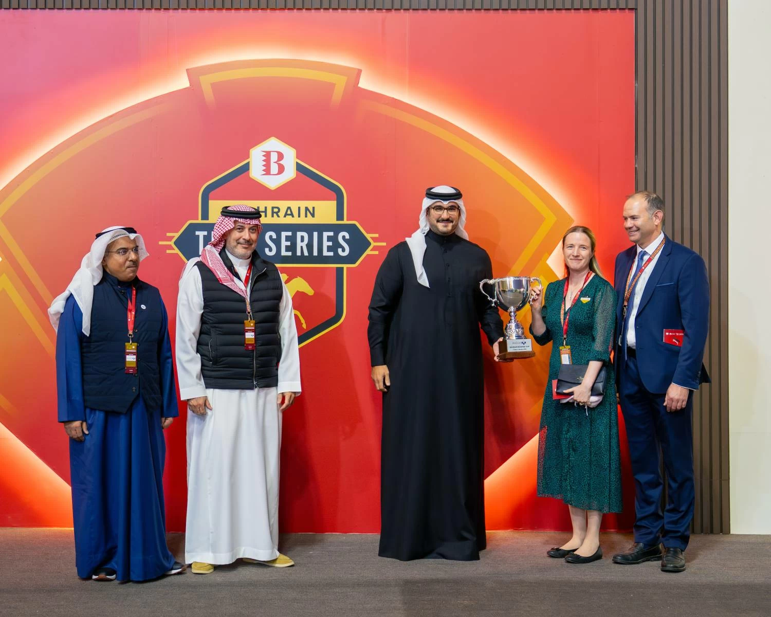 عيسى بن سلمان بن حمد يشهد الجولة الثانية لبطولة البحرين الدولية