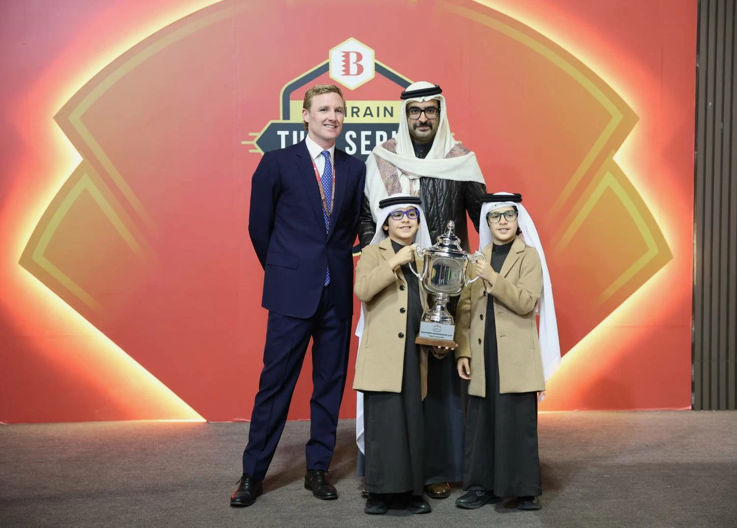 عيسى بن سلمان بن حمد يشهد الجولة الثانية لبطولة البحرين الدولية