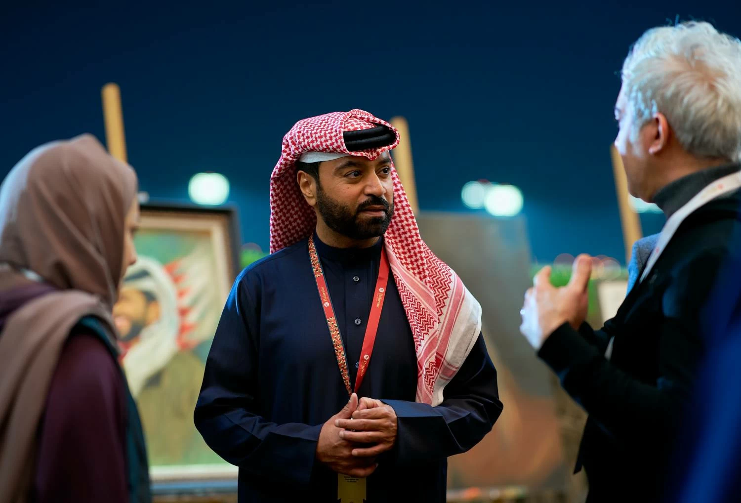 عيسى بن سلمان بن حمد يشهد الجولة الثانية لبطولة البحرين الدولية