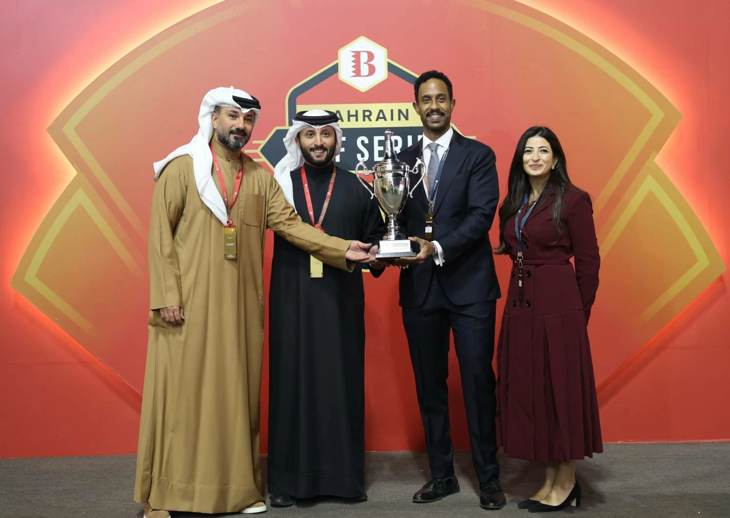 عيسى بن سلمان بن حمد يشهد الجولة الثانية لبطولة البحرين الدولية