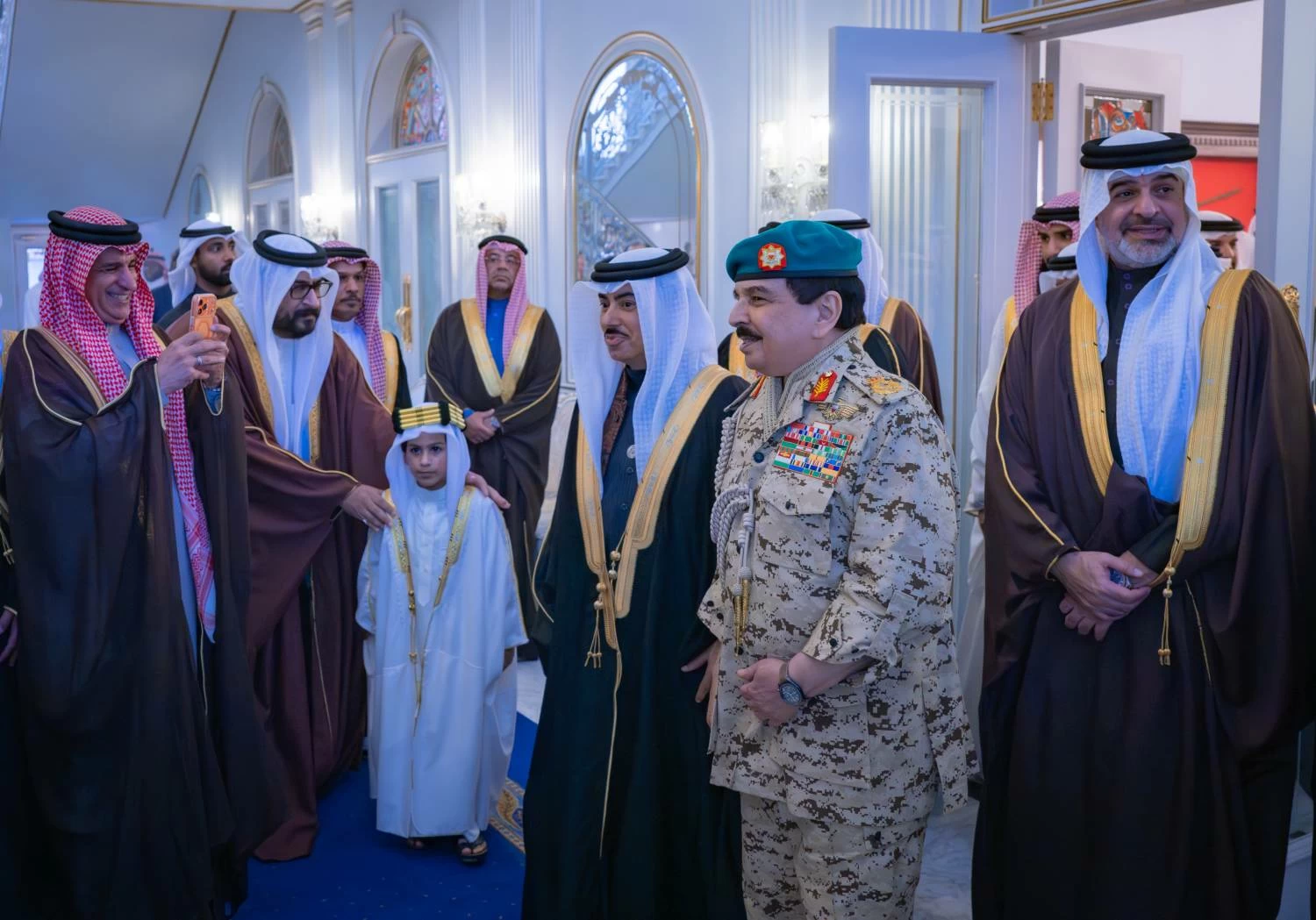 الملك يُشرّف حفل زواج الشيخ محمد بن حمد بن محمد بن سلمان آل خليفة