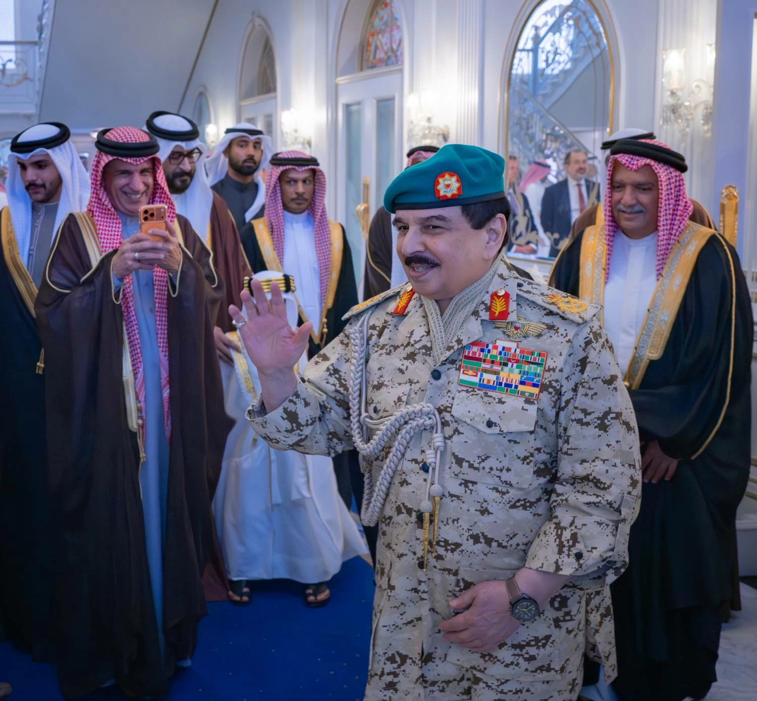 الملك يُشرّف حفل زواج الشيخ محمد بن حمد بن محمد بن سلمان آل خليفة