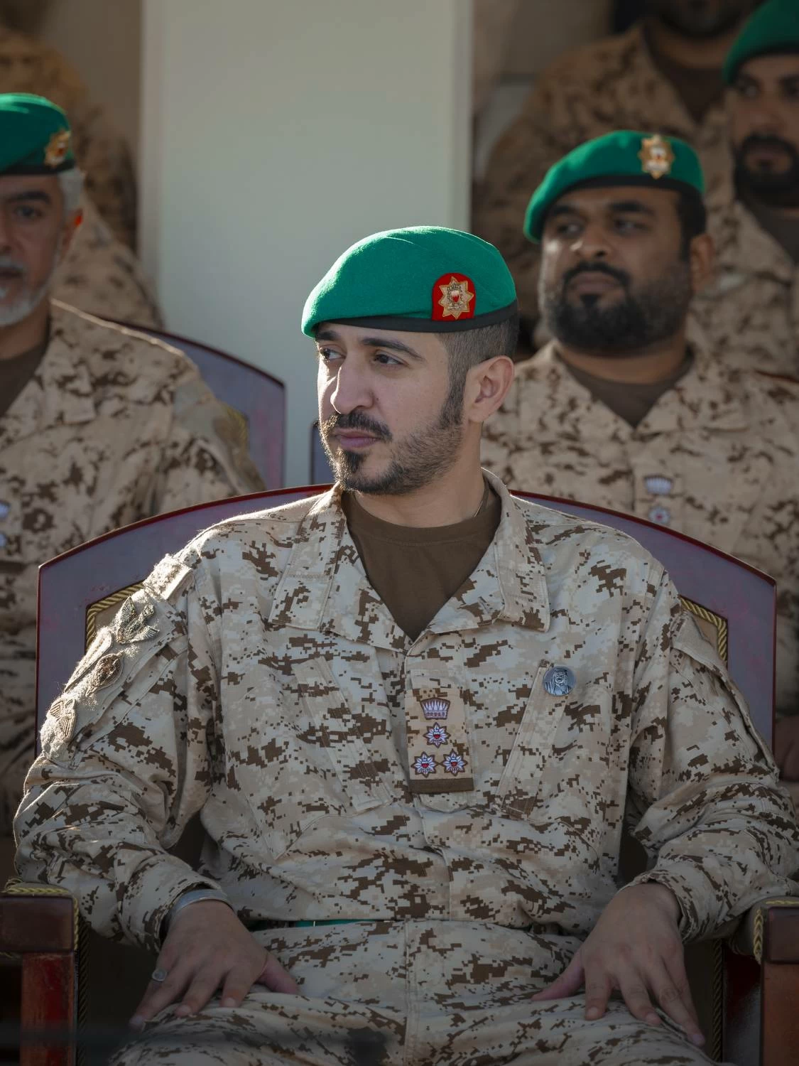 الملك القائد الأعلى للقوات المسلحة يزور الحرس الملكي بقوة دفاع البحرين