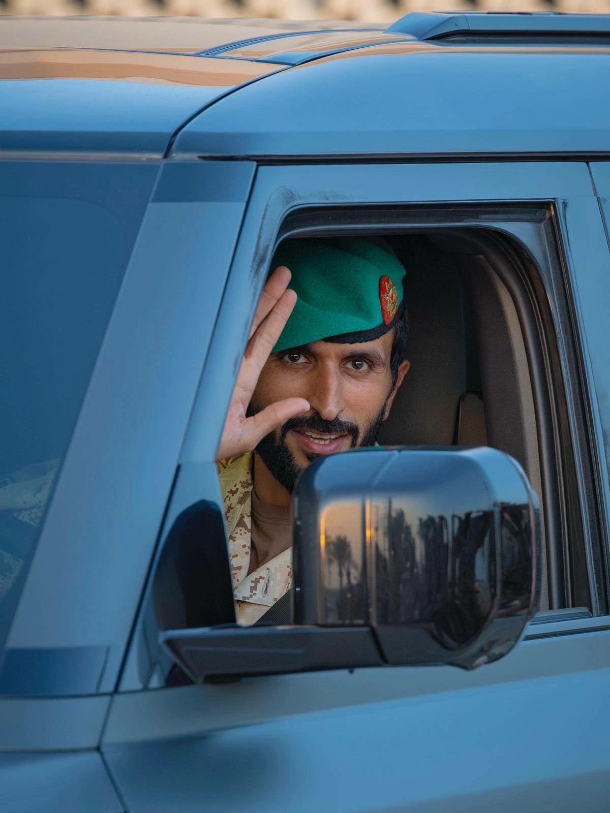 الملك القائد الأعلى للقوات المسلحة يزور الحرس الملكي بقوة دفاع البحرين