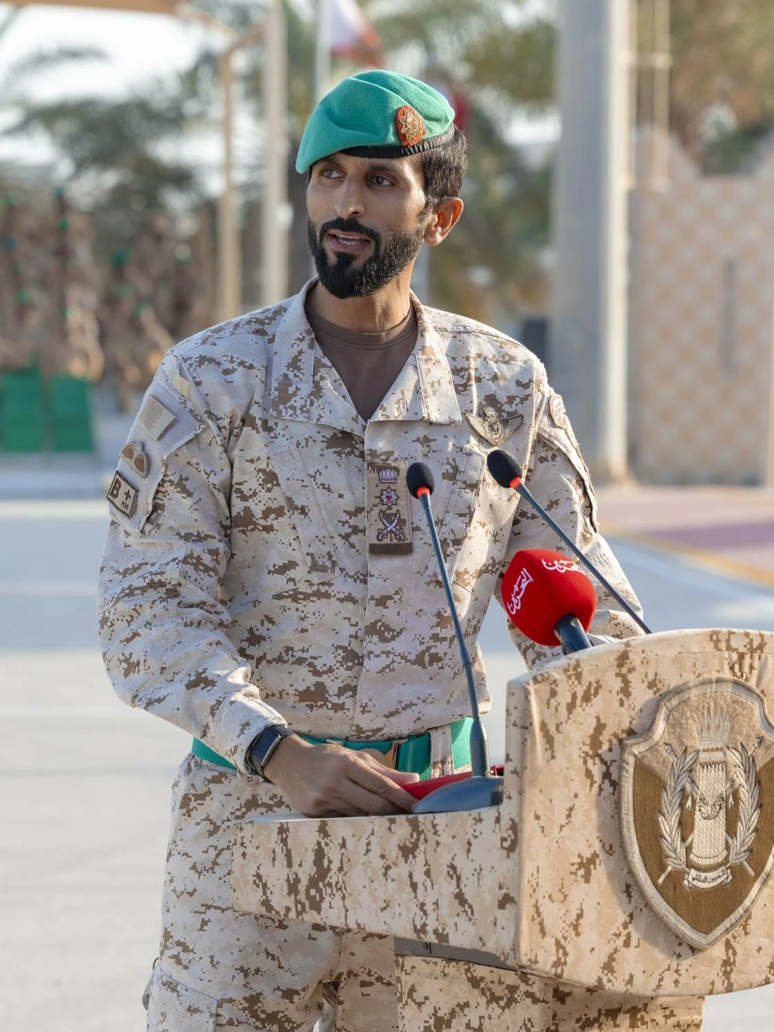 الملك القائد الأعلى للقوات المسلحة يزور الحرس الملكي بقوة دفاع البحرين