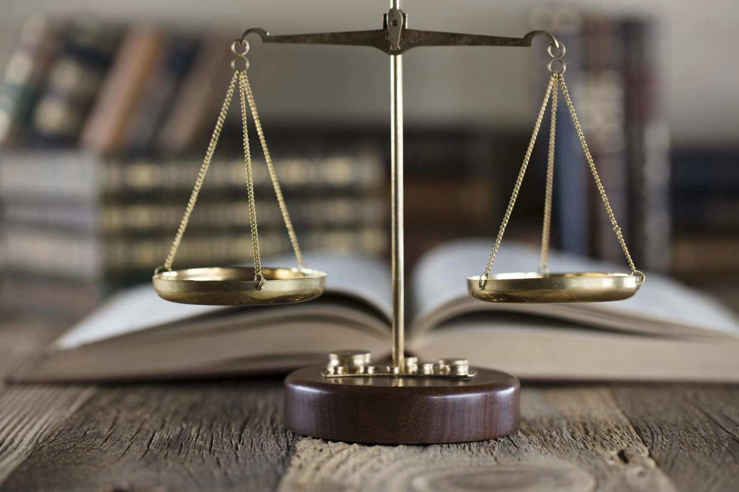 تعويض مالك مدرسة وموظفين بـ2500 دينار من 4 أشخاص تعدوا عليهم