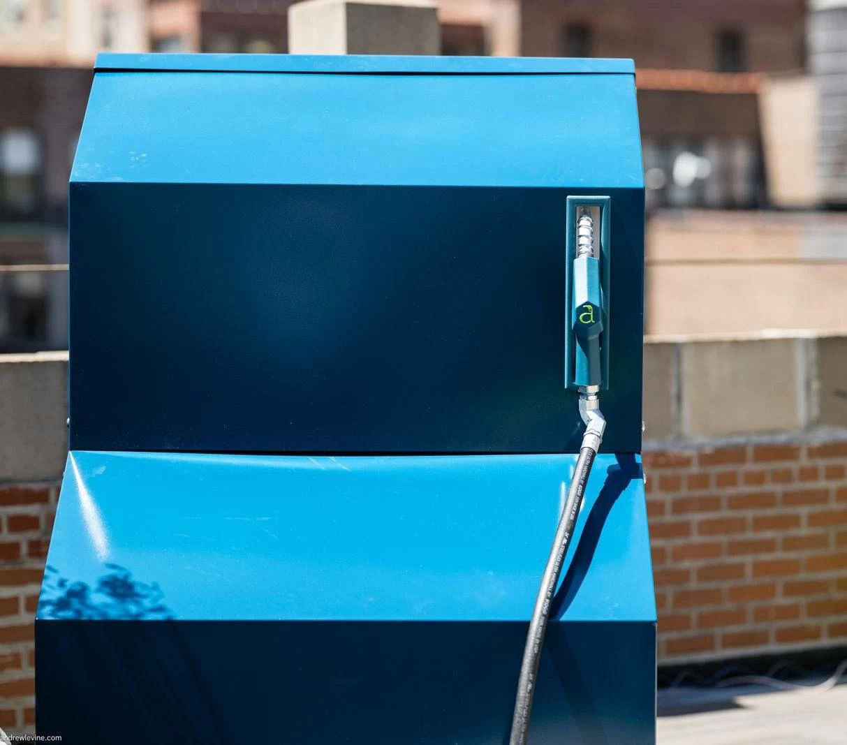 شركة أمريكية تطور جهازاً يحول الهواء إلى وقود للسيارات