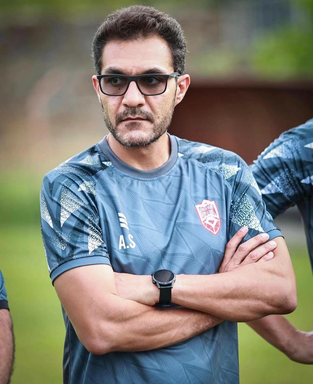 الشباب يتعاقد مع المحلل الفني الدرازي للانضمام إلى الفريق الكروي الأول