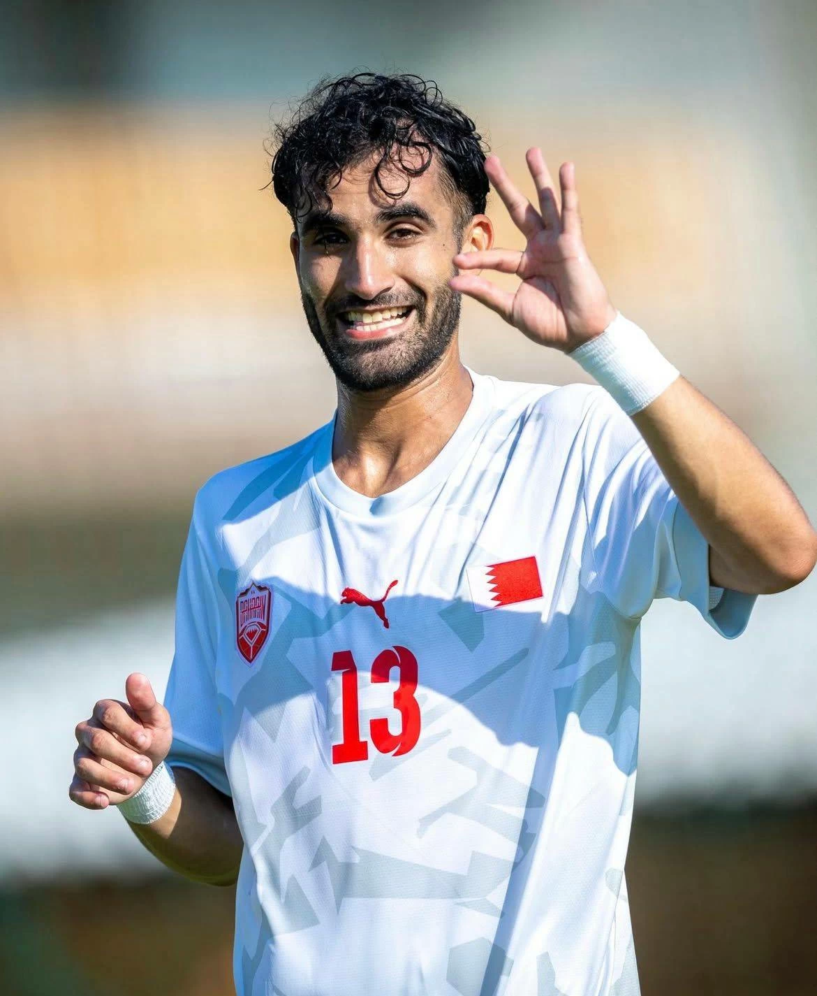 "سترة" يبدي رغبته للمحرق باستعارة عمر صابر