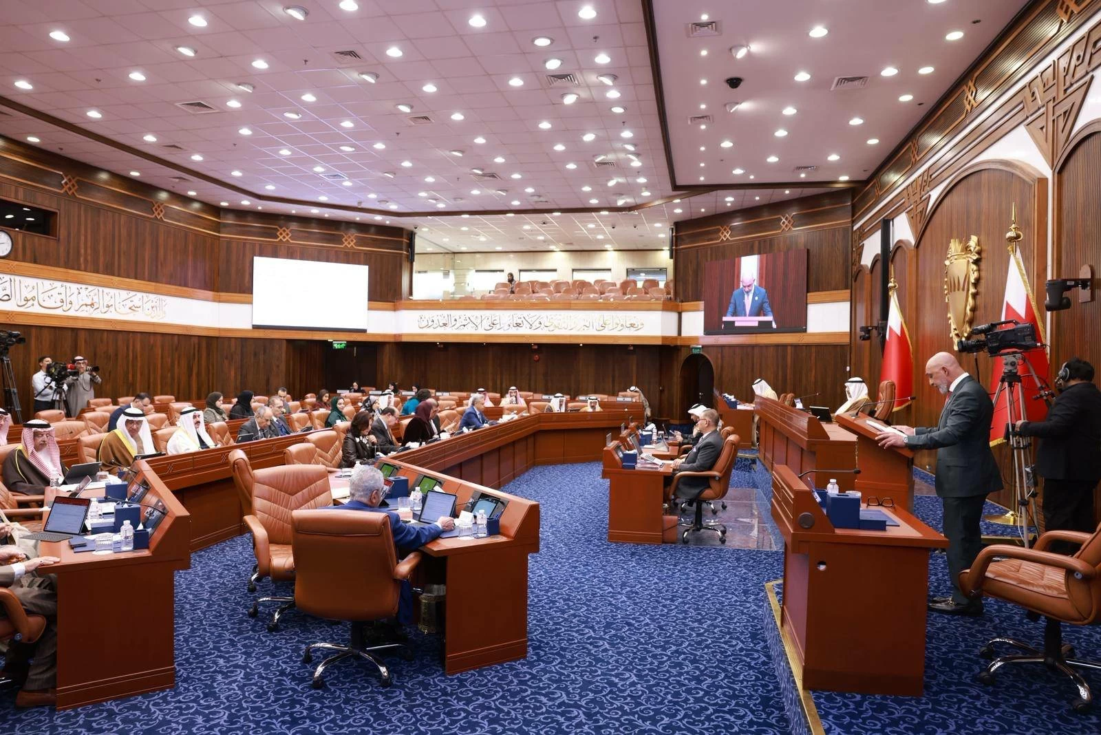 &laquo;الشورى&raquo; يتمسّك برفض اشتراط الماجستير للتعاقد مع غير البحرينيين