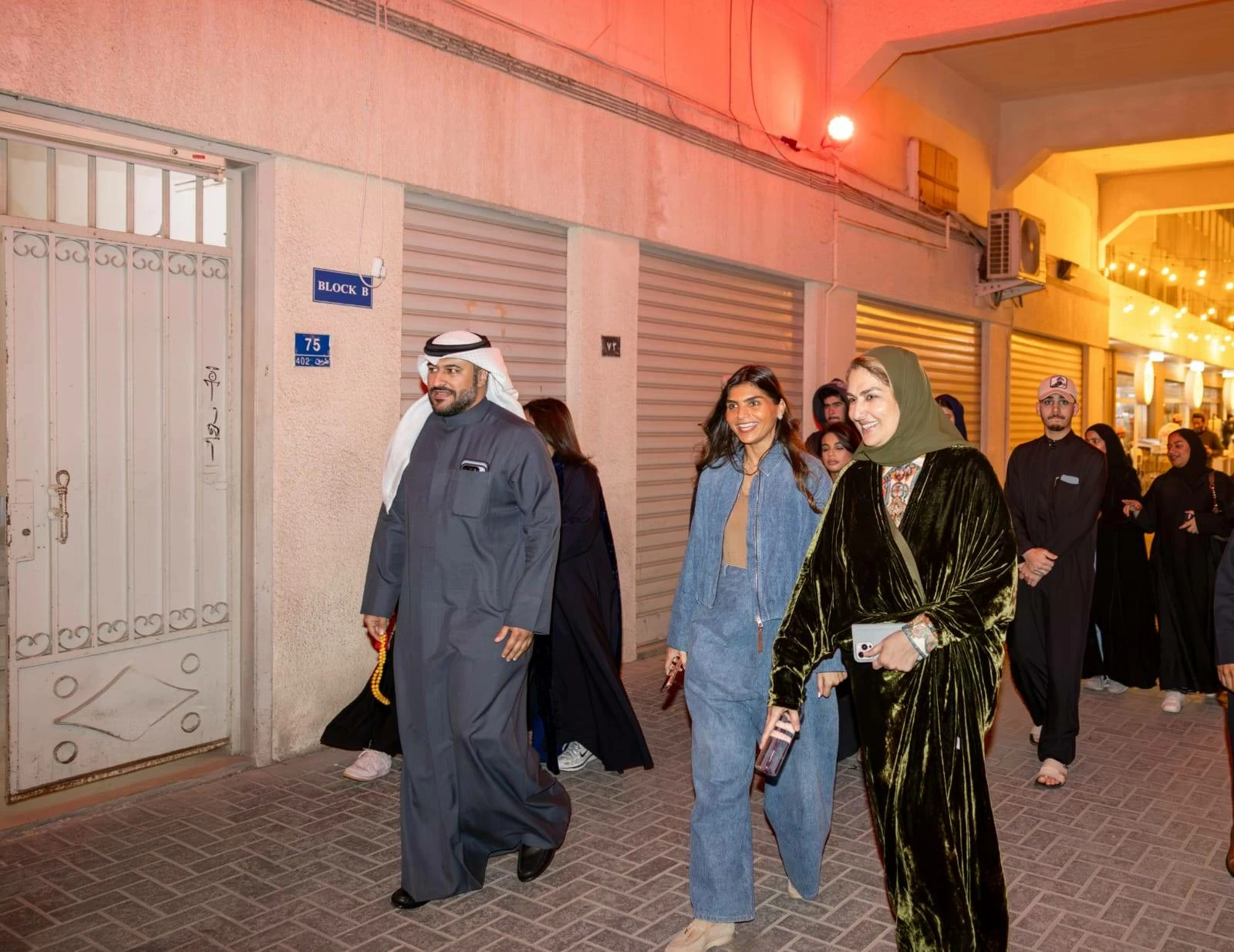 مستشار الملك للشئون الثقافية والعلمية تقوم بجولة في فعالية &laquo;هوى المنامة&raquo;