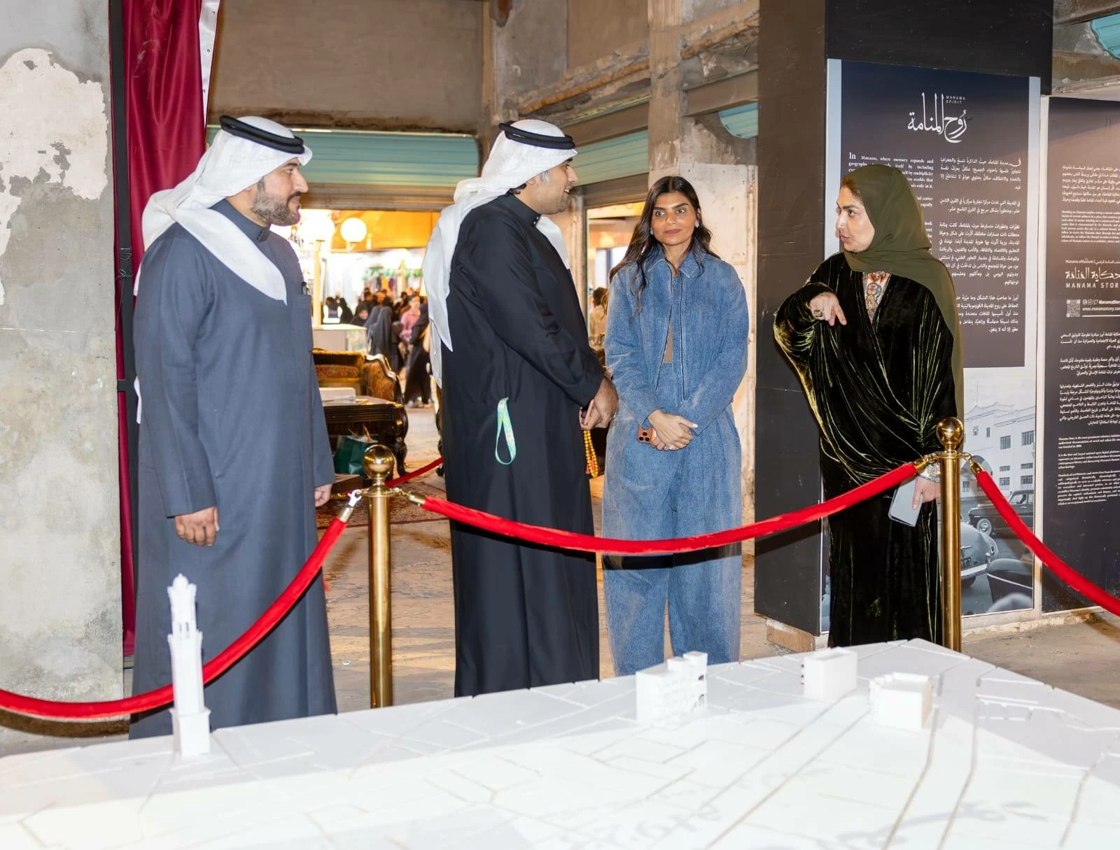 مستشار الملك للشئون الثقافية والعلمية تقوم بجولة في فعالية &laquo;هوى المنامة&raquo;