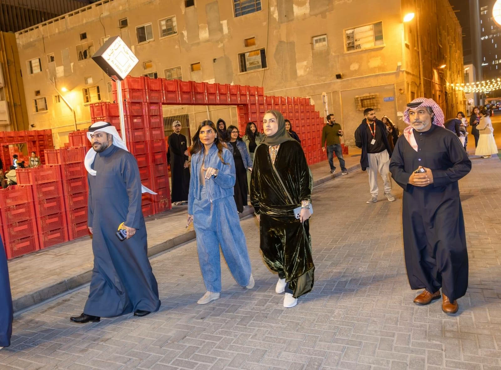 مستشار الملك للشئون الثقافية والعلمية تقوم بجولة في فعالية &laquo;هوى المنامة&raquo;