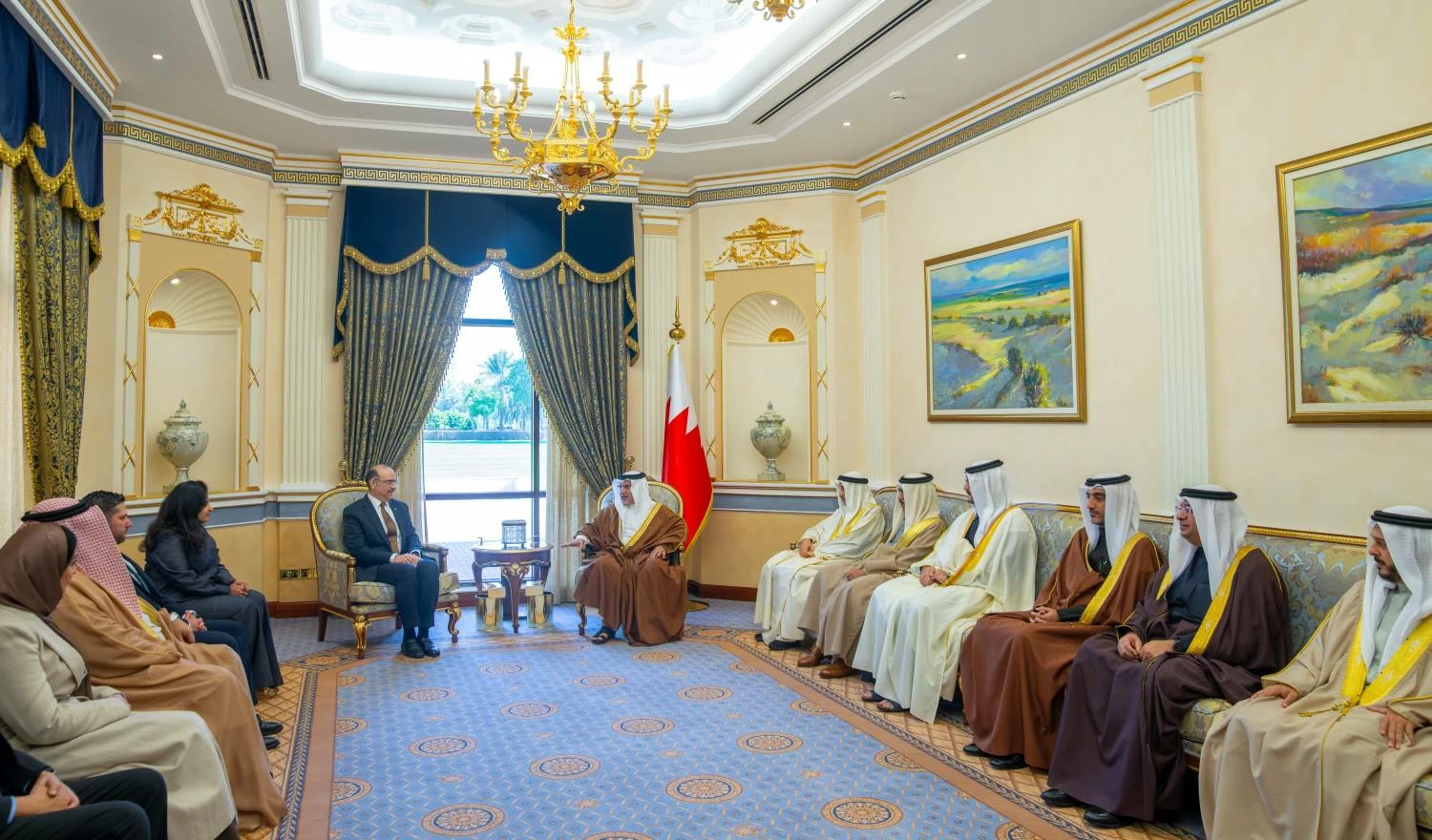 ولي العهد رئيس الوزراء يستقبل وزير العمل ووزير الشؤون القانونية