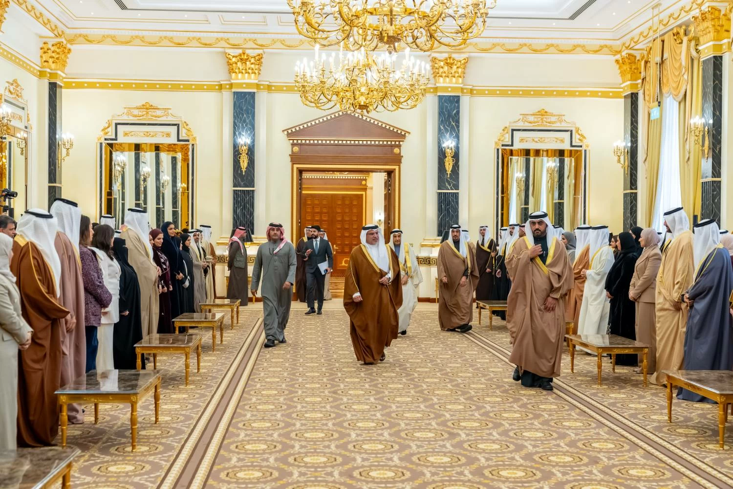 ولي العهد رئيس الوزراء: تطور البحرين في مختلف الميادين يعكس كفاءة الكوادر الوطنية