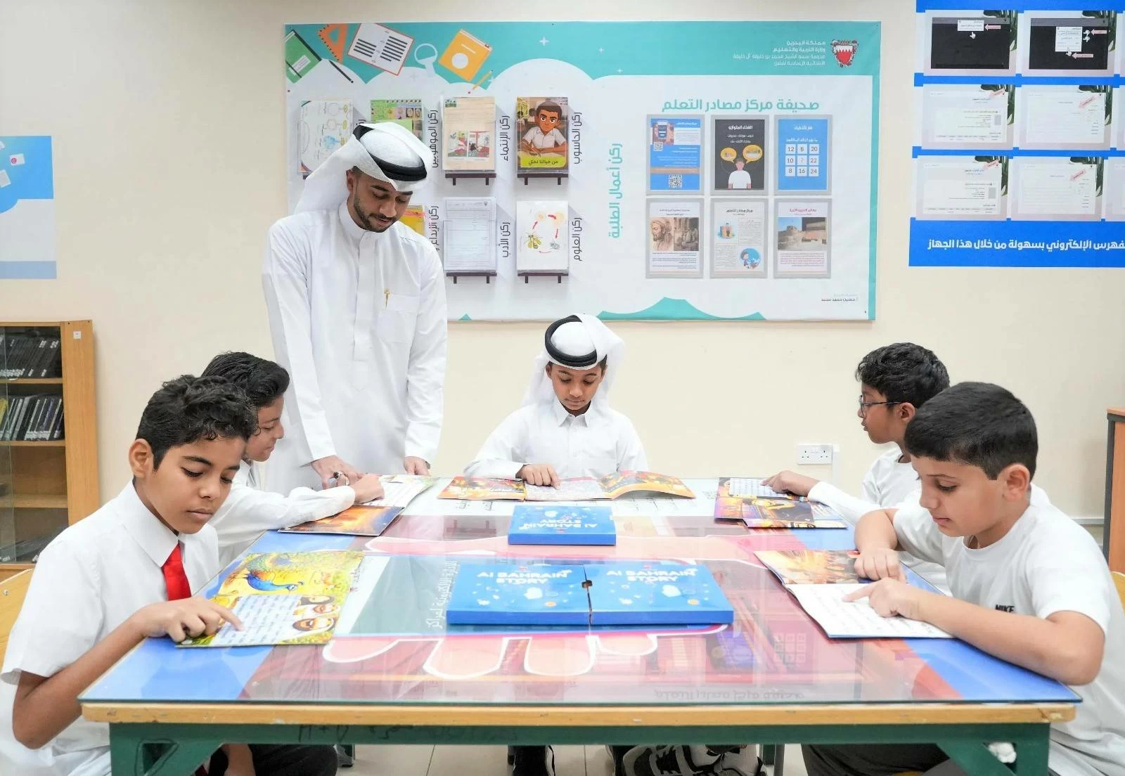 طلاب بالابتدائي يؤلفون قصصًا باللغة الإنجليزية عن تاريخ المملكة وإنجازاتها