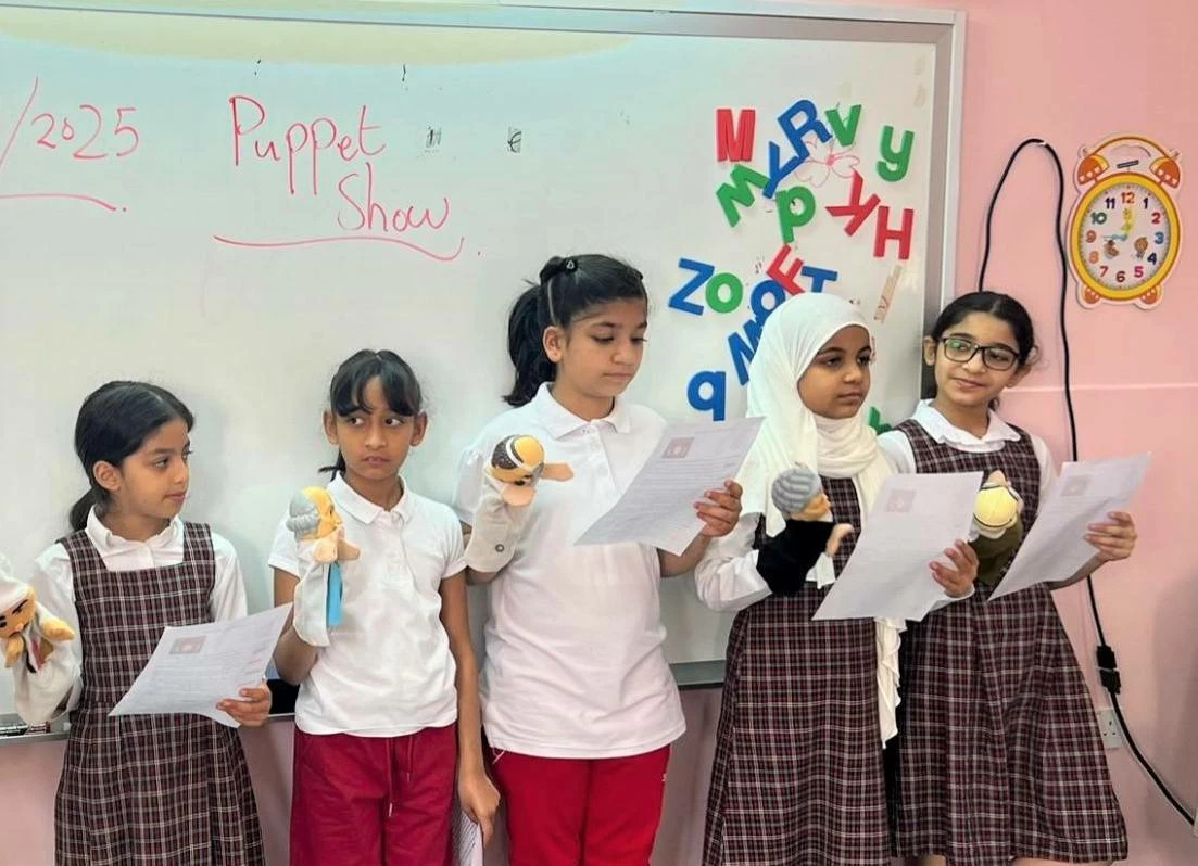 مدارس تضم أندية لتطوير إتقان اللغة الإنجليزية ودعم مناهجها