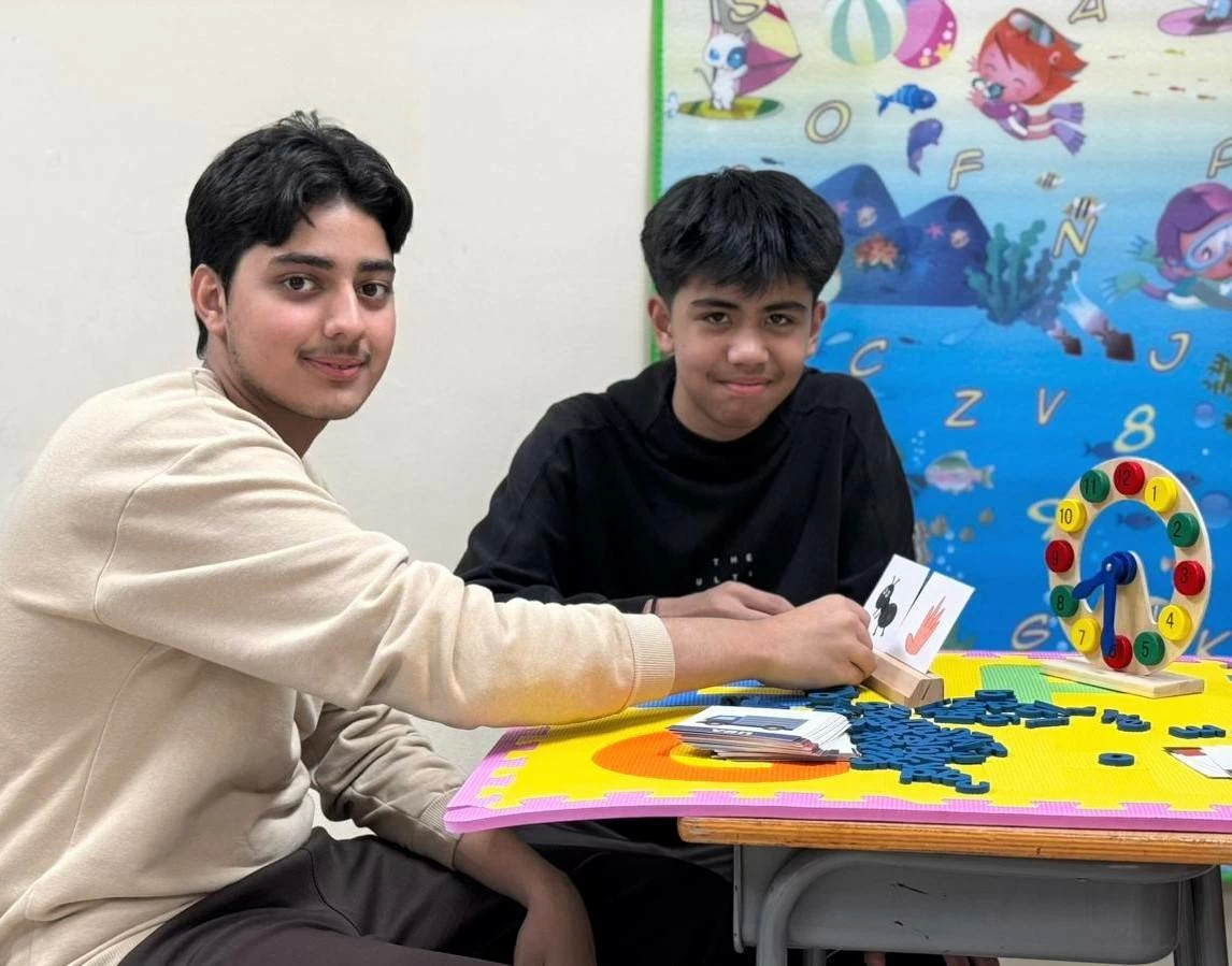 مدارس تضم أندية لتطوير إتقان اللغة الإنجليزية ودعم مناهجها