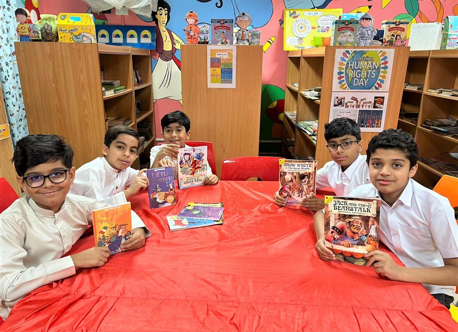 مدارس تضم أندية لتطوير إتقان اللغة الإنجليزية ودعم مناهجها