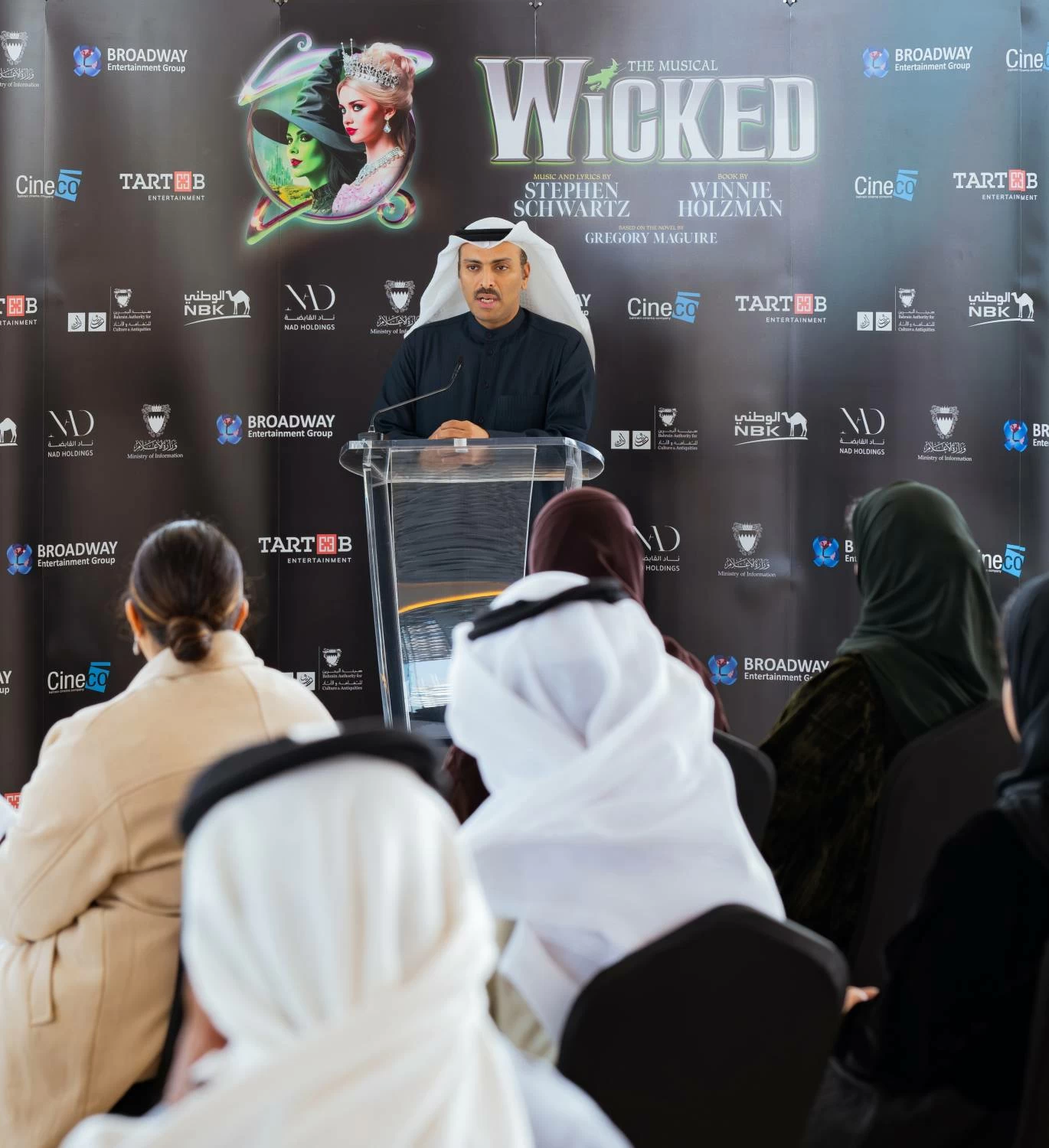 وزير الإعلام يؤكد أن مملكة البحرين تمثل منصة جاذبة لاستضافة أبرز الأعمال الفنية العالمية