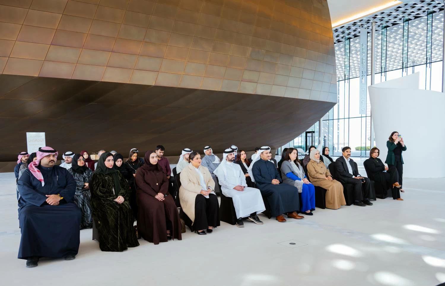 وزير الإعلام يؤكد أن مملكة البحرين تمثل منصة جاذبة لاستضافة أبرز الأعمال الفنية العالمية