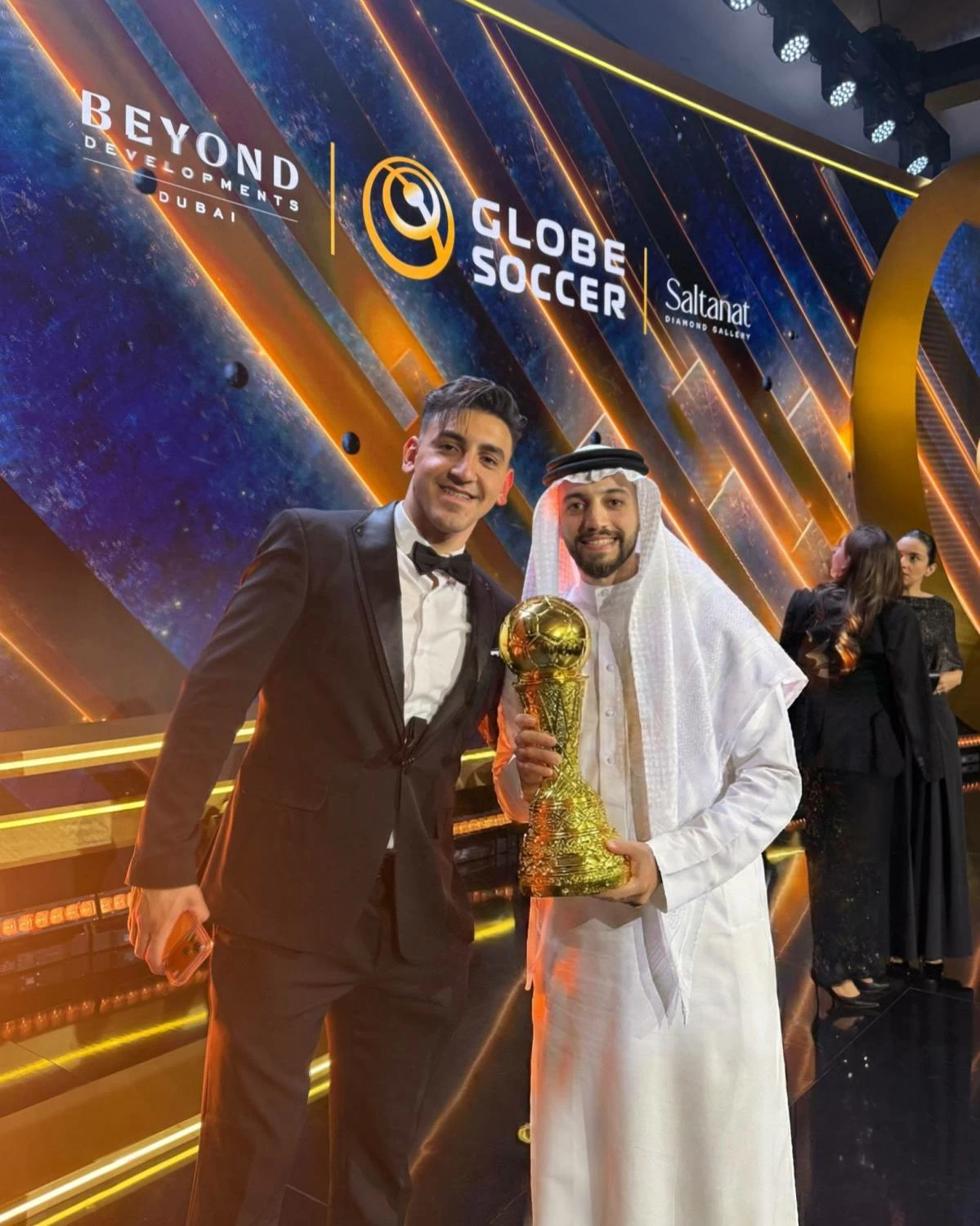 (عبودينهو) يُحقق لقب المهارات الكروية ويحضر حفل (سوكر غلوب)